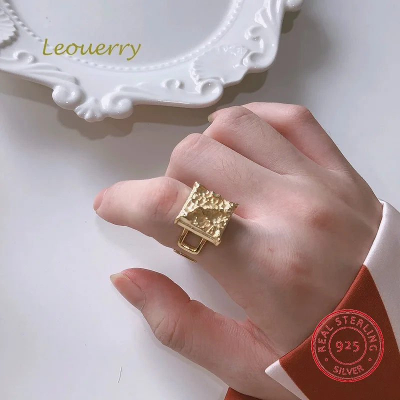 

Кольцо женское из серебра 925 пробы, нестандартное, квадратное