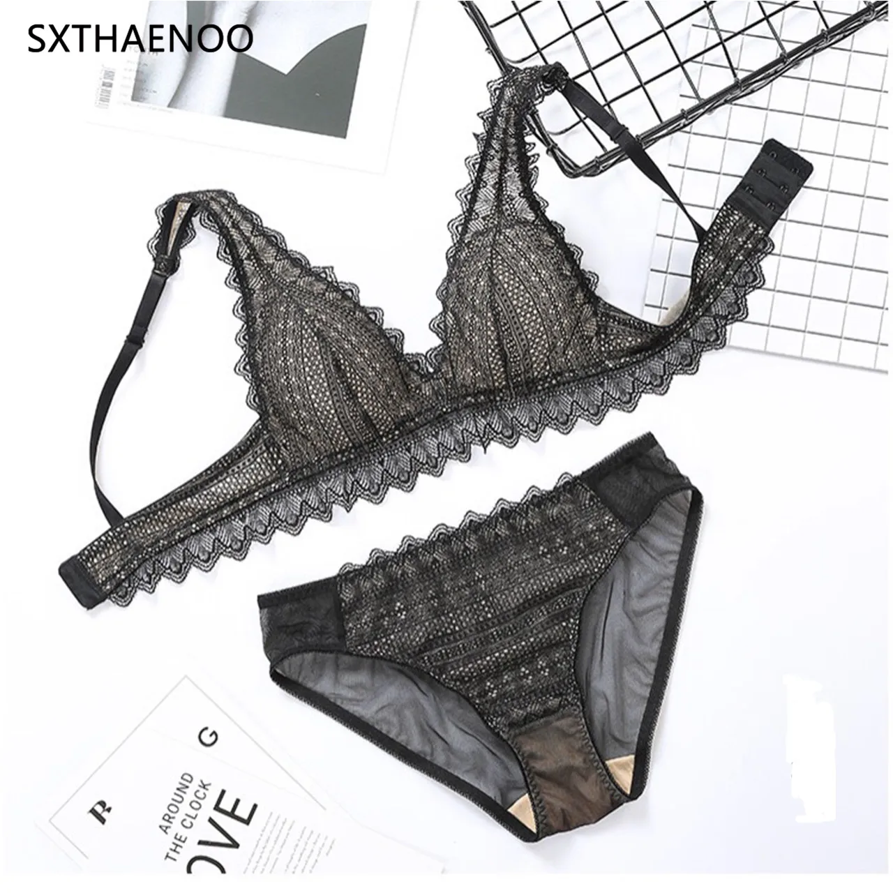 Комплект женского кружевного нижнего белья с вышивкой без стальных