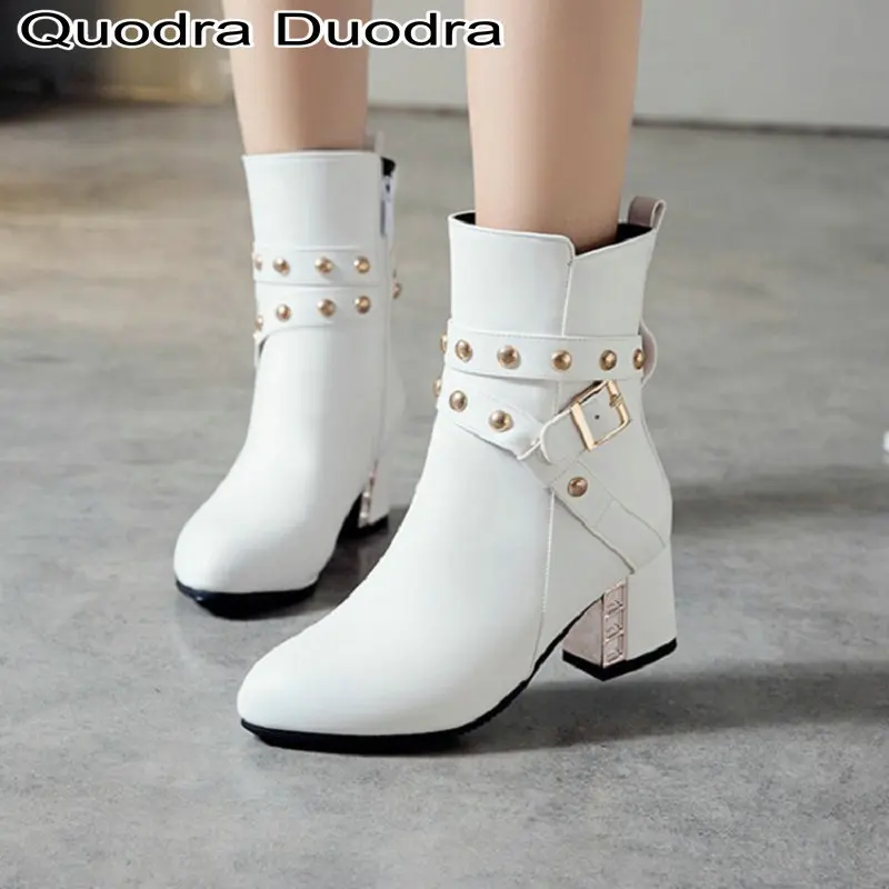 Женские ботильоны с заклепками ботинки острым носком на Высоком толстом каблуке