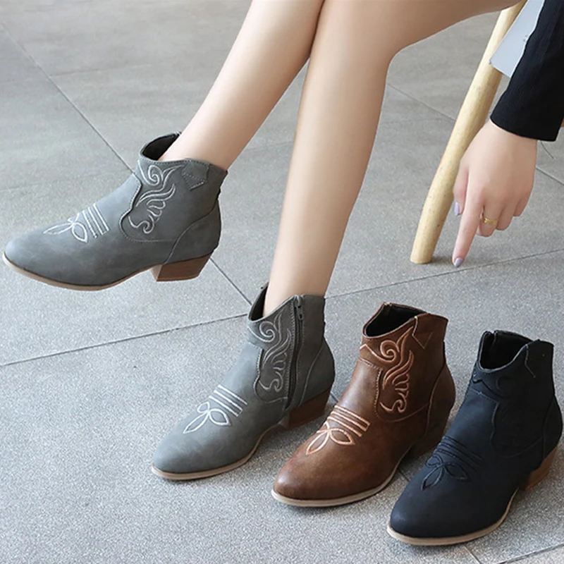 Женские ботильоны с вышивкой Осенняя женская повседневная кожаная обувь на