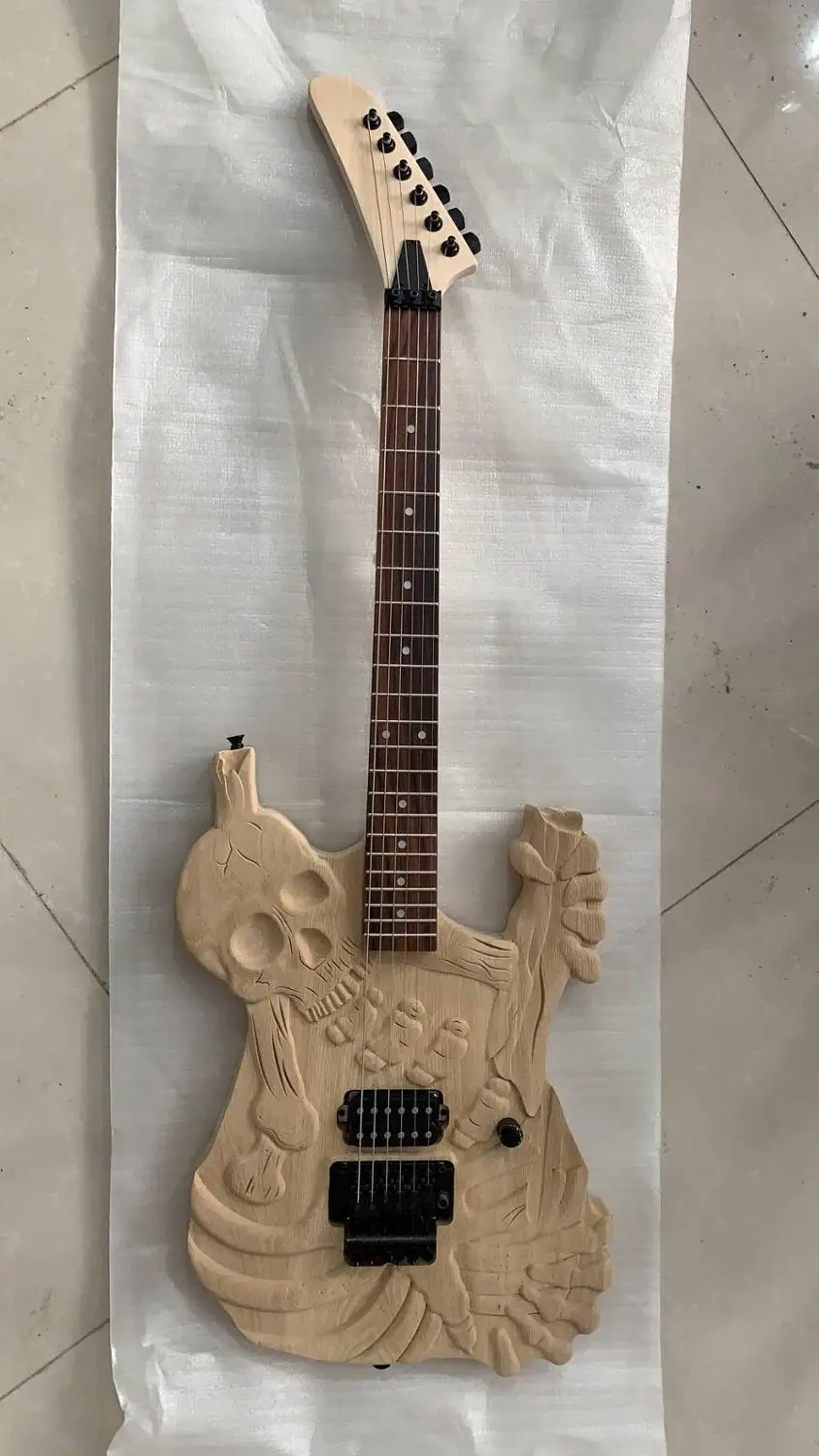 Оптовая продажа гитары Новое поступление 6 струн гитара с черепом из