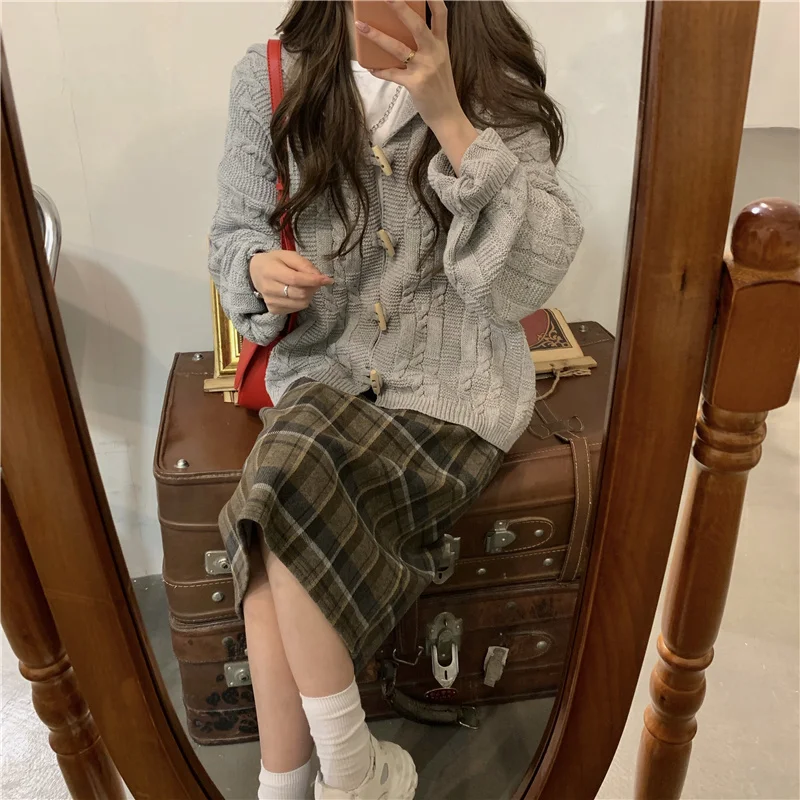 Женский кардиган в стиле ретро с пуговицами| |