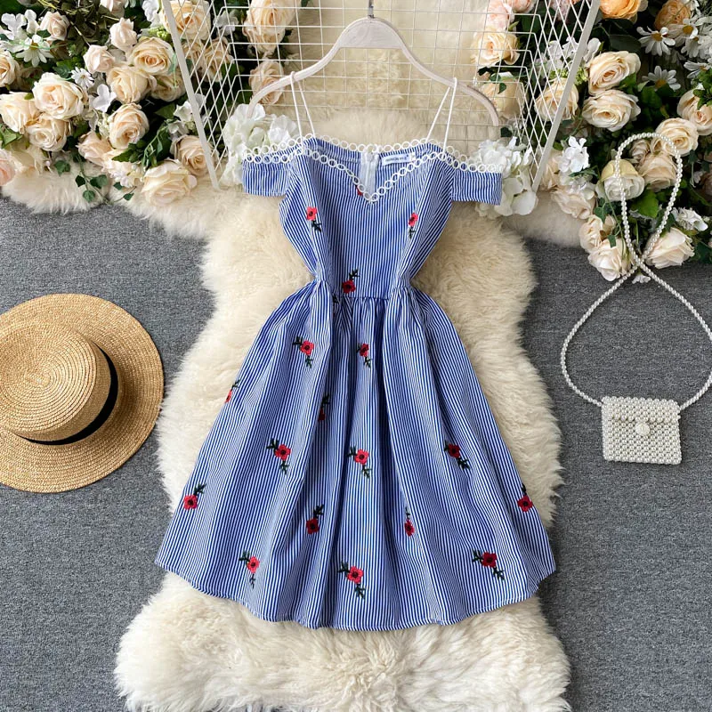 Платье-спагетти в полоску с v-образным вырезом и вышивкой Новинка лета 2020 платья