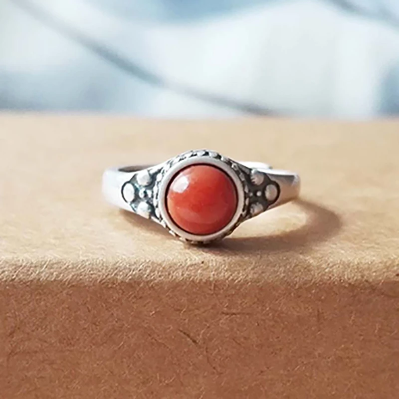 

Женское кольцо из серебра пробы, с нефритом