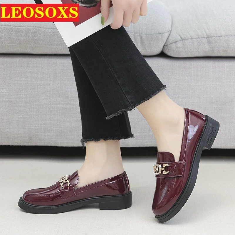 

Oxford Shoe 2021 New Spring and Summer Fashion Metal Chain Hundred Tower Lady Leather Shoes Thick Heel Comfortable Single Shoe