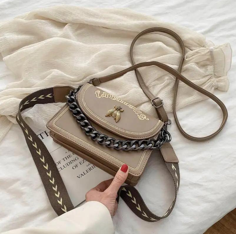 Women's bag 2020 new small square one shoulder messenger bee simple handbag coarse material insect leather 20cm | Багаж и сумки