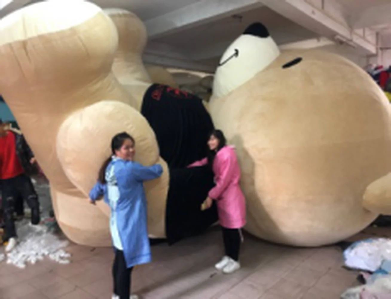 Рисунок 2 - Надувной костюм-талисман Ohlees с медведем