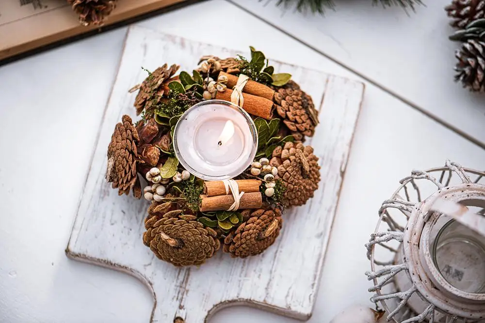 Рождественские подсвечники ручной работы красные ягоды сосновые шишки