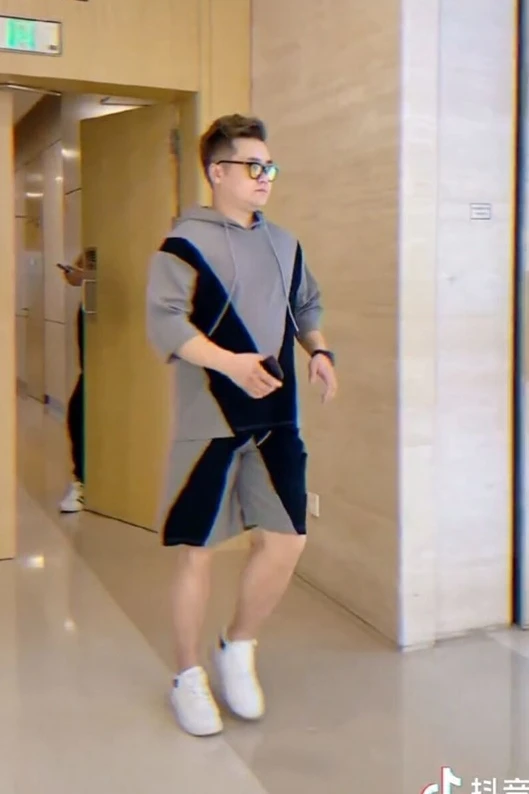 

Leng Yue clothing summer tide brand hooded five-minute sleeve sports plus size suit loose fat man wild handsome gas shirt