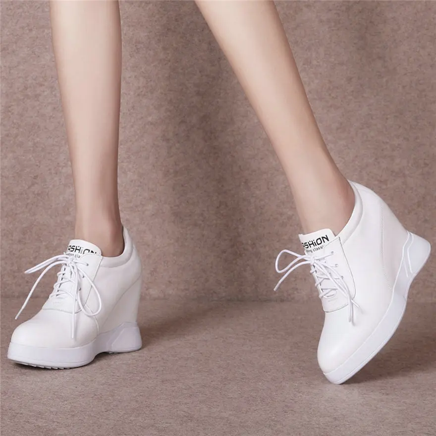 Кроссовки женские из натуральной кожи туфли лодочки на танкетке шнуровке