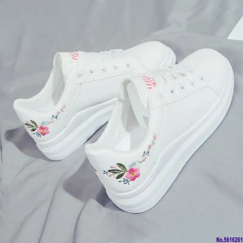 

Woman shoes spring White comfortable Sneakers Breathable Flats Lace-up Flower woman Casual Shoes Zapatillas Mujer tyu789