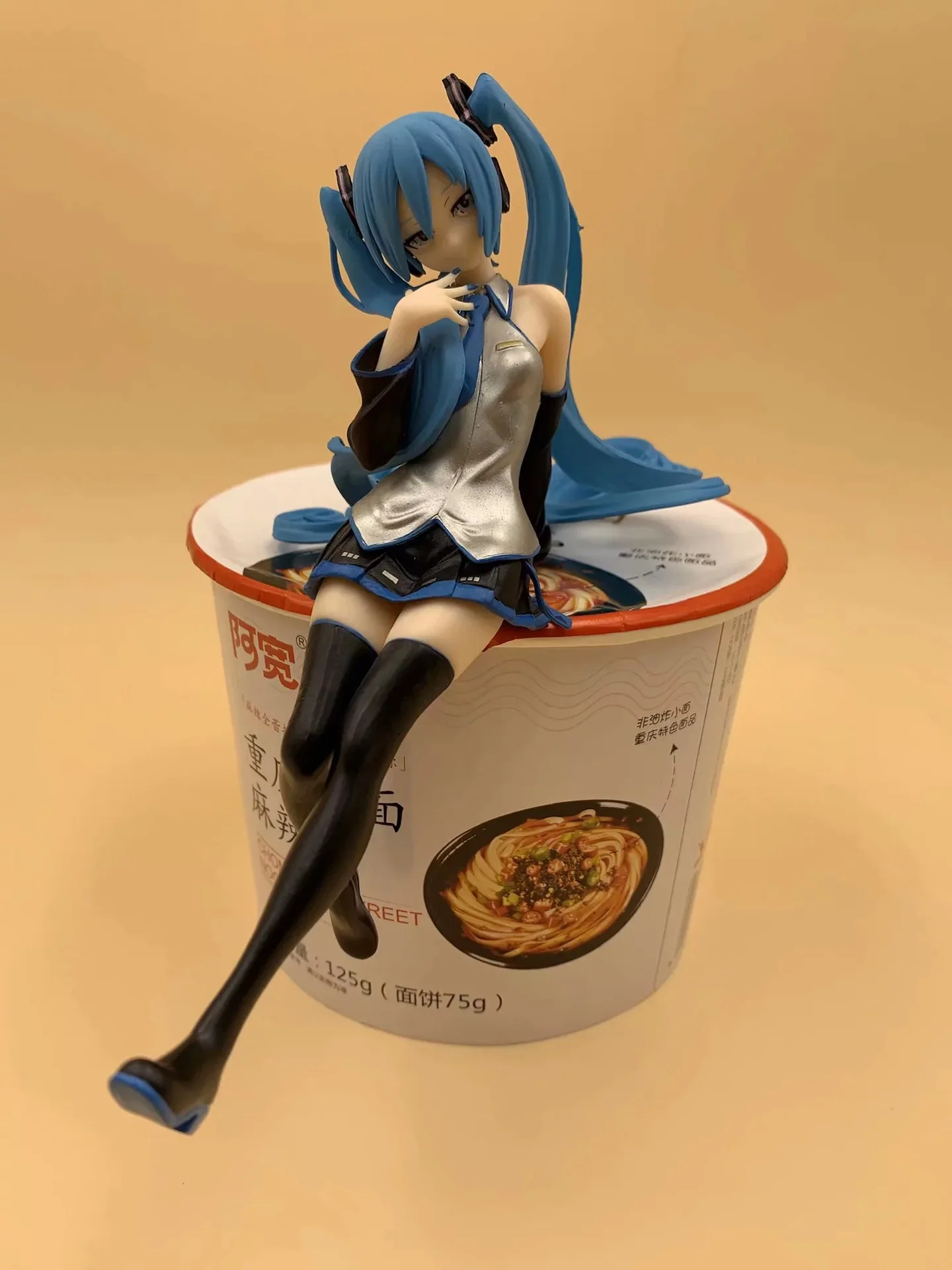 

Virtual Singer VOCALOID Miku PVC Action Figures Toys Uniform Miku Figure in BOX Instant noodle press Gifts Anime Model Doll