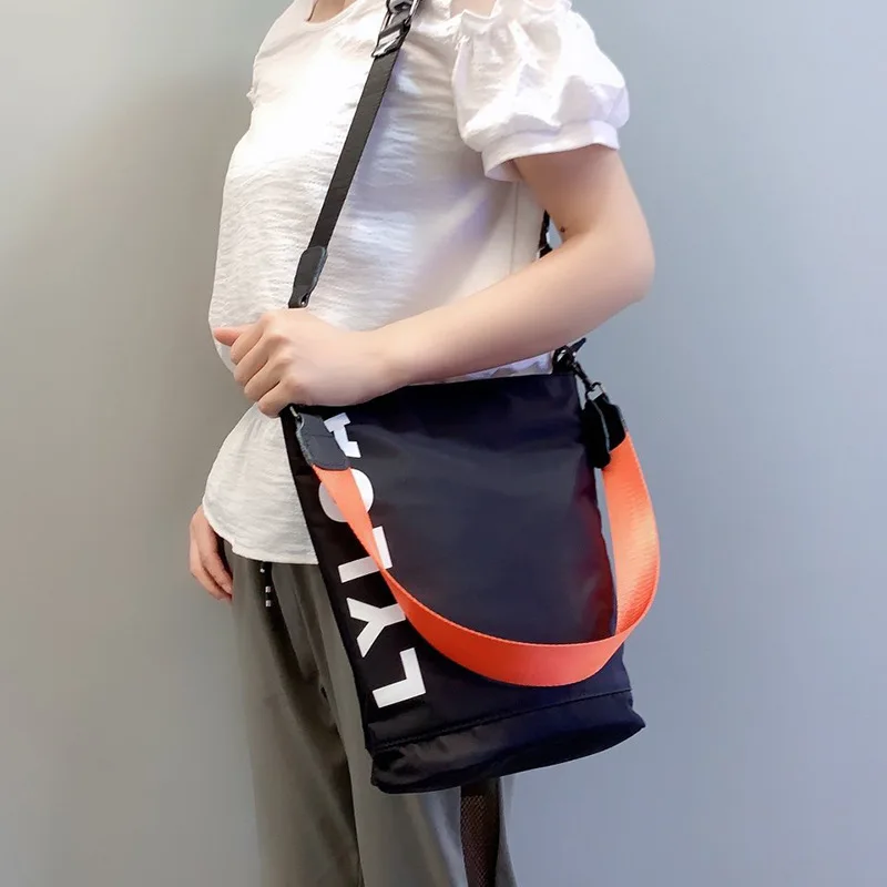 

Casual Nylon Buckets Bag for Women Waterproof Space Padded Messenger Handbags Large Capacity Totes Shoulder Bags 2021