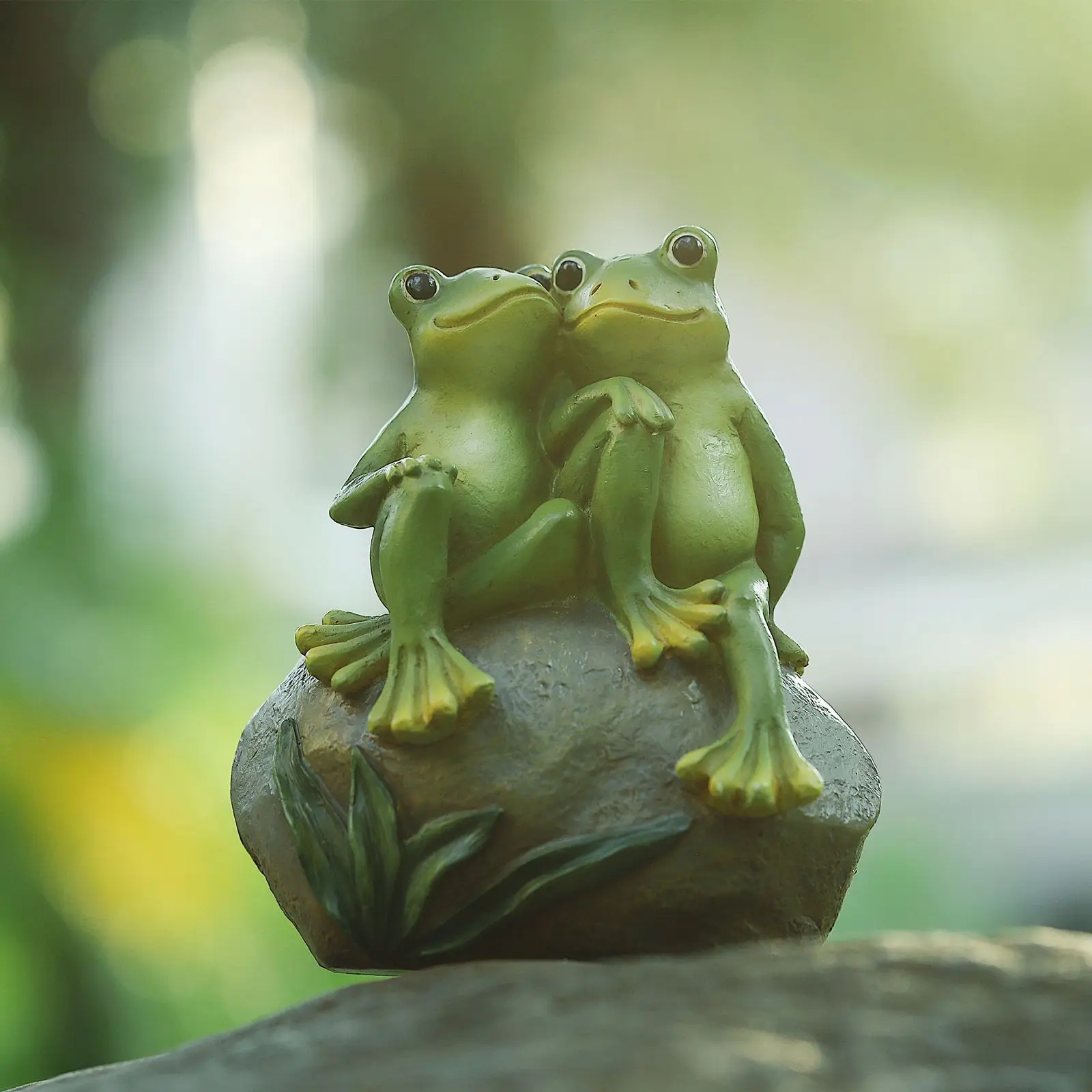 

Happy Frog Couple So Happy Together Funny Romantic Valentine Figure Statue for Home Garden Patio and Office Decoration