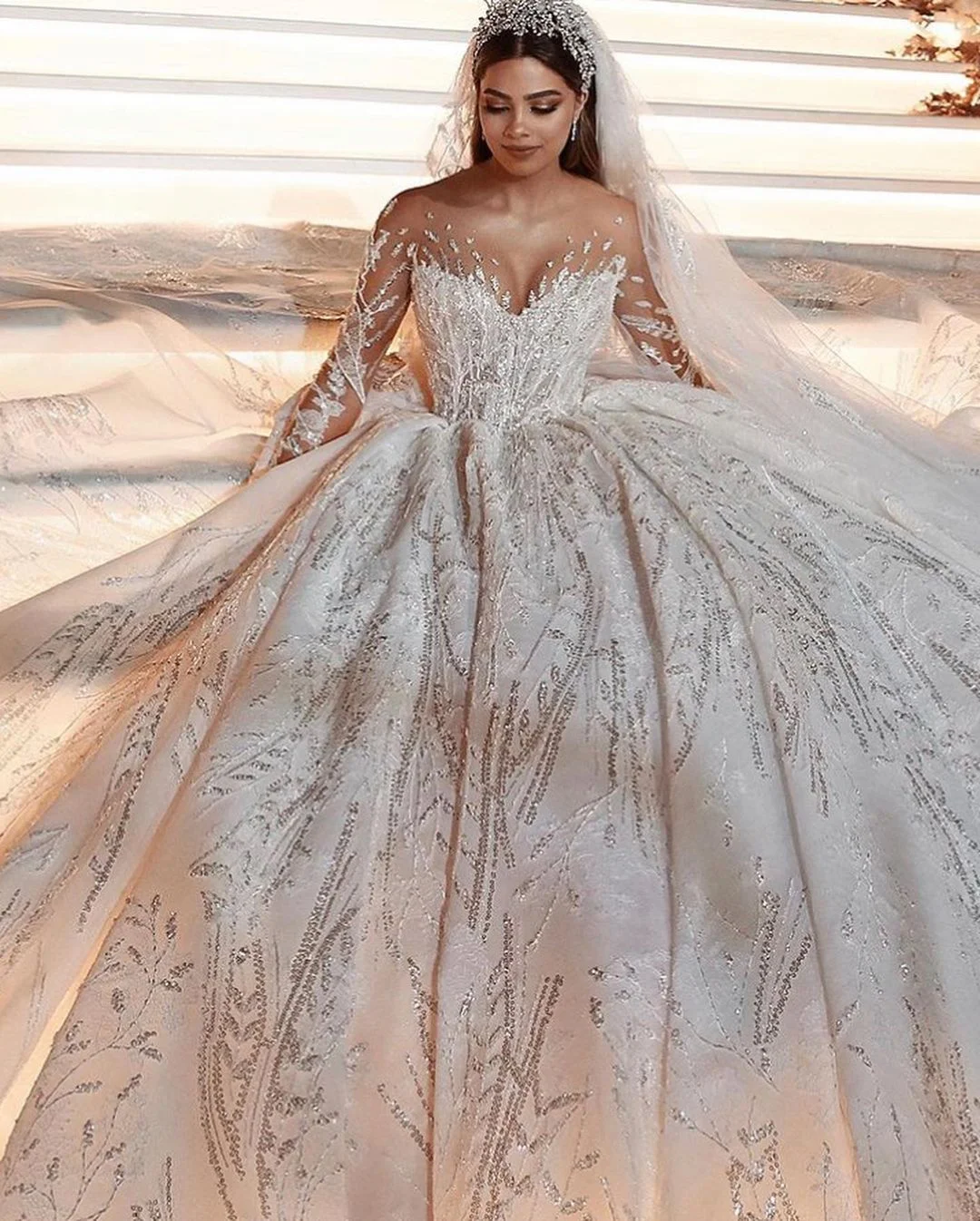 Luxury Wedding Dresses 2021 Sheer Neck Illusion Long Sleeves Sequined Beaded Lace Bridal Gowns Saudi Arabia Vestido De Novia