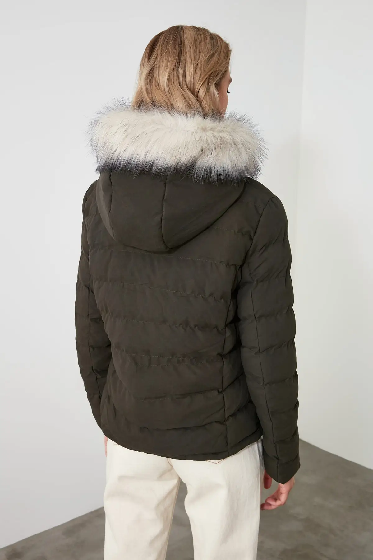 

Trendyol Fur Hooded Inflatable Coat TWOAW21MO0155