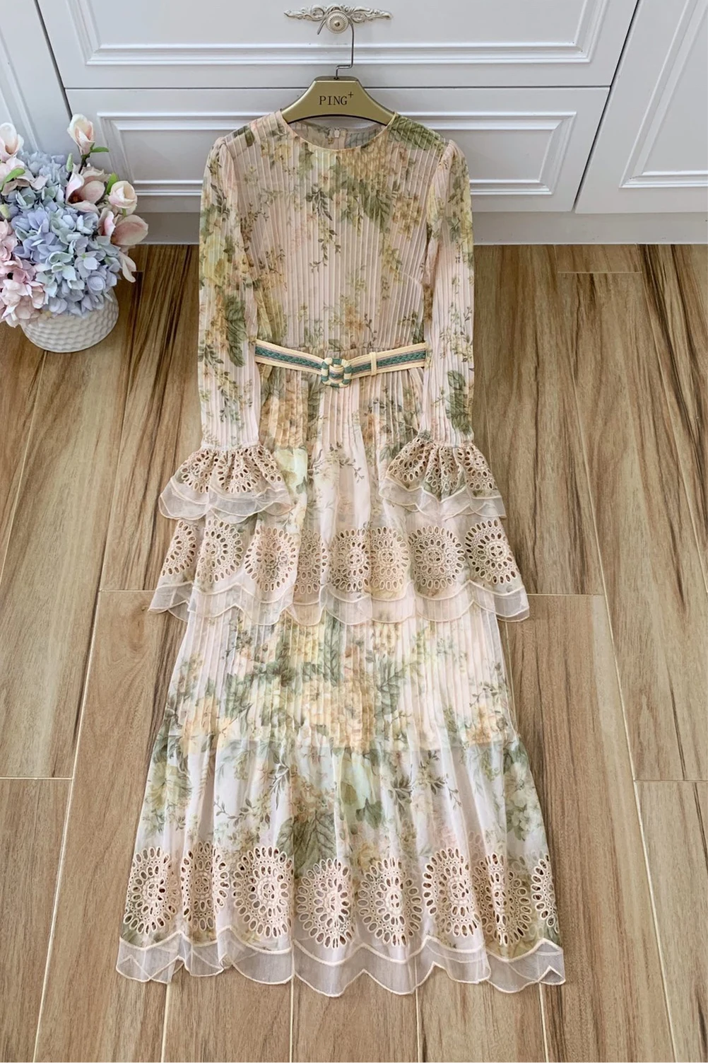 

New Bohemian Style Simple Elegant Printed Lace Patchwork Heavy Embroidery Women Long Pleated Cake Dress