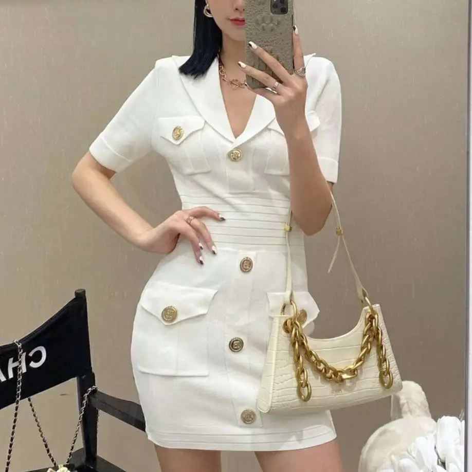 Женское трикотажное платье с V-образным вырезом коротким рукавом и металлической