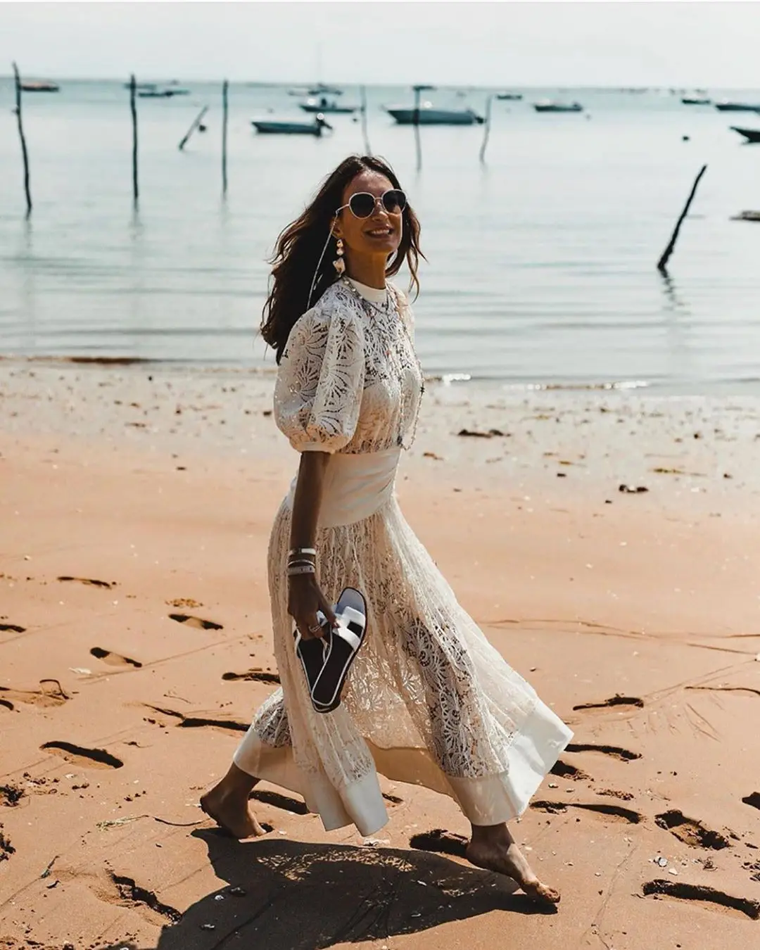 Кружевное платье миди кремового цвета с цветочной вышивкой Королевский наряд