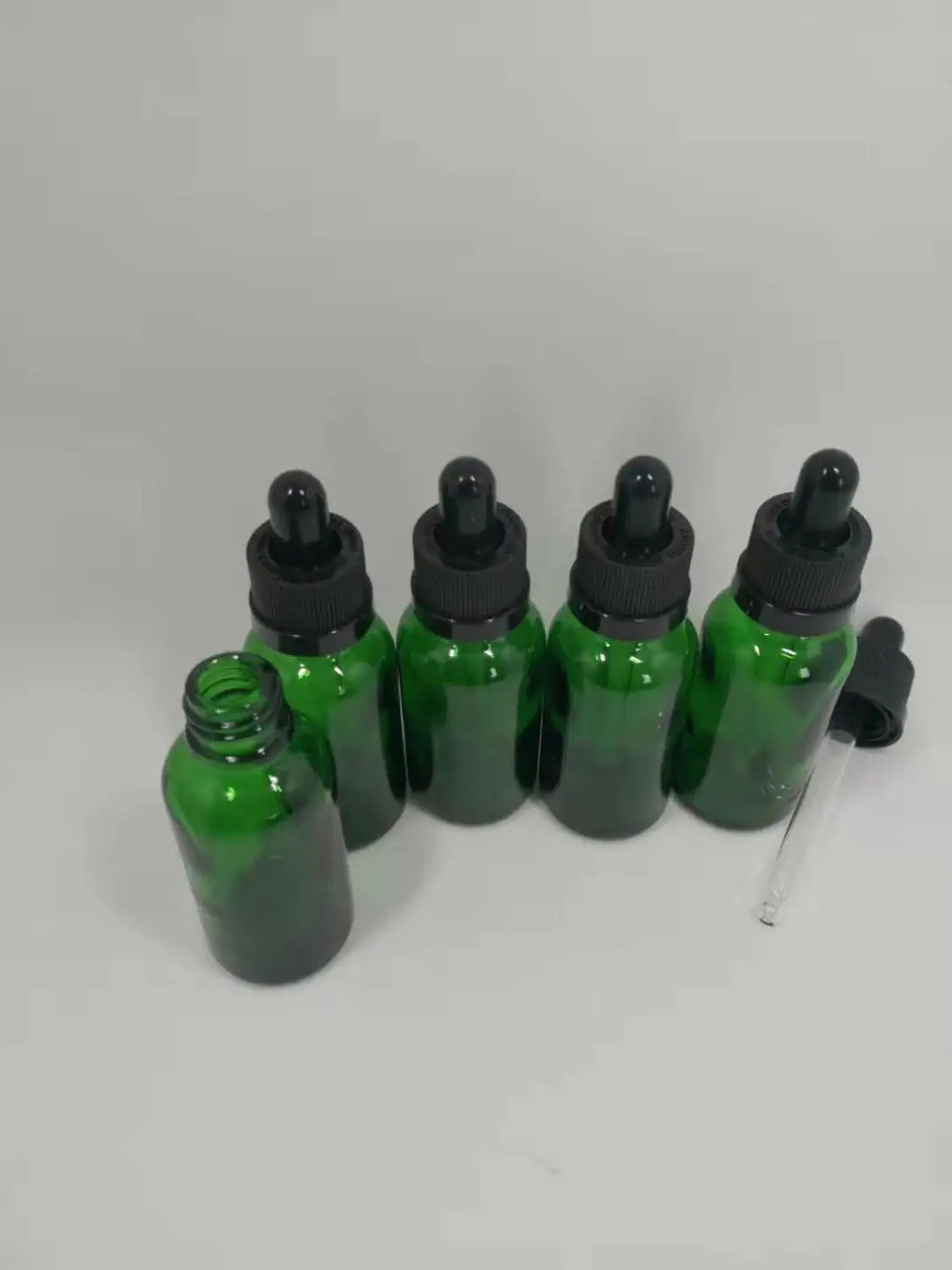 green with blacklid 30 мл пустая прозрачная Янтарная зелено-синее стекло флакон-капельница флакон для Назального масла пипетка E Жидкость многоразовая бутылка посылка с черной крышкой - Цвет: green with blacklid