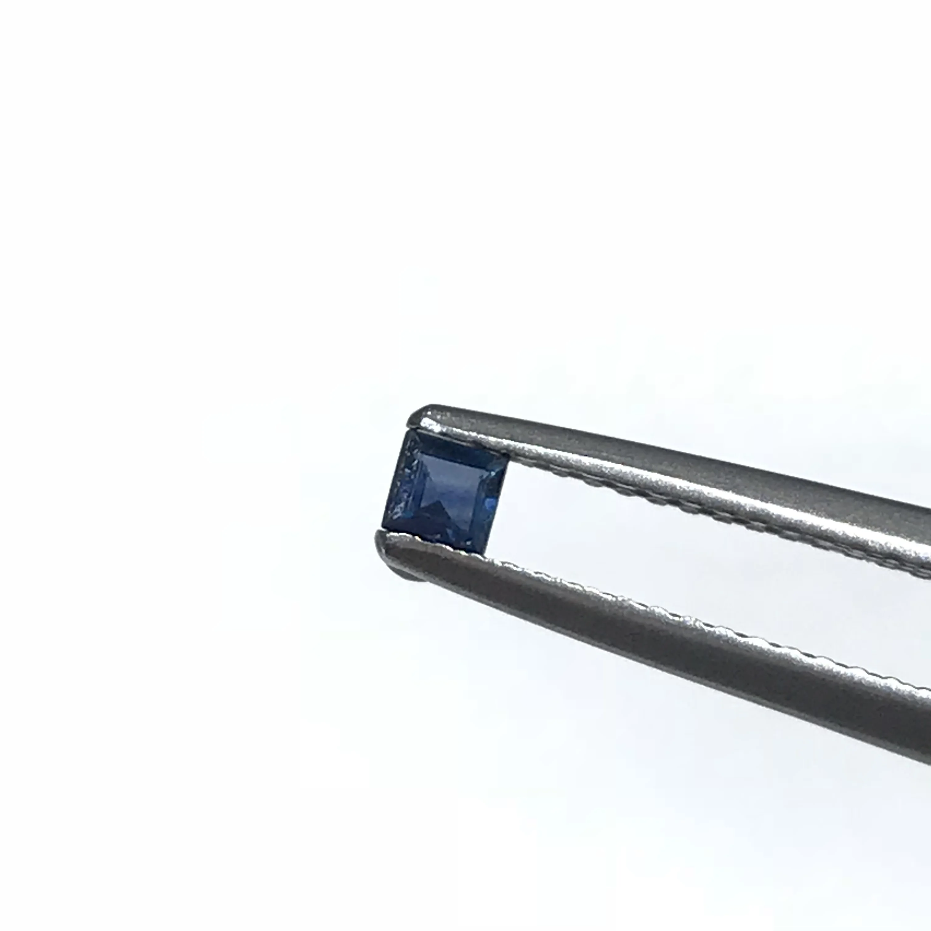 

genuine dark blue sapphire stone high quality loose sapphire gem from the biggest gem market in China