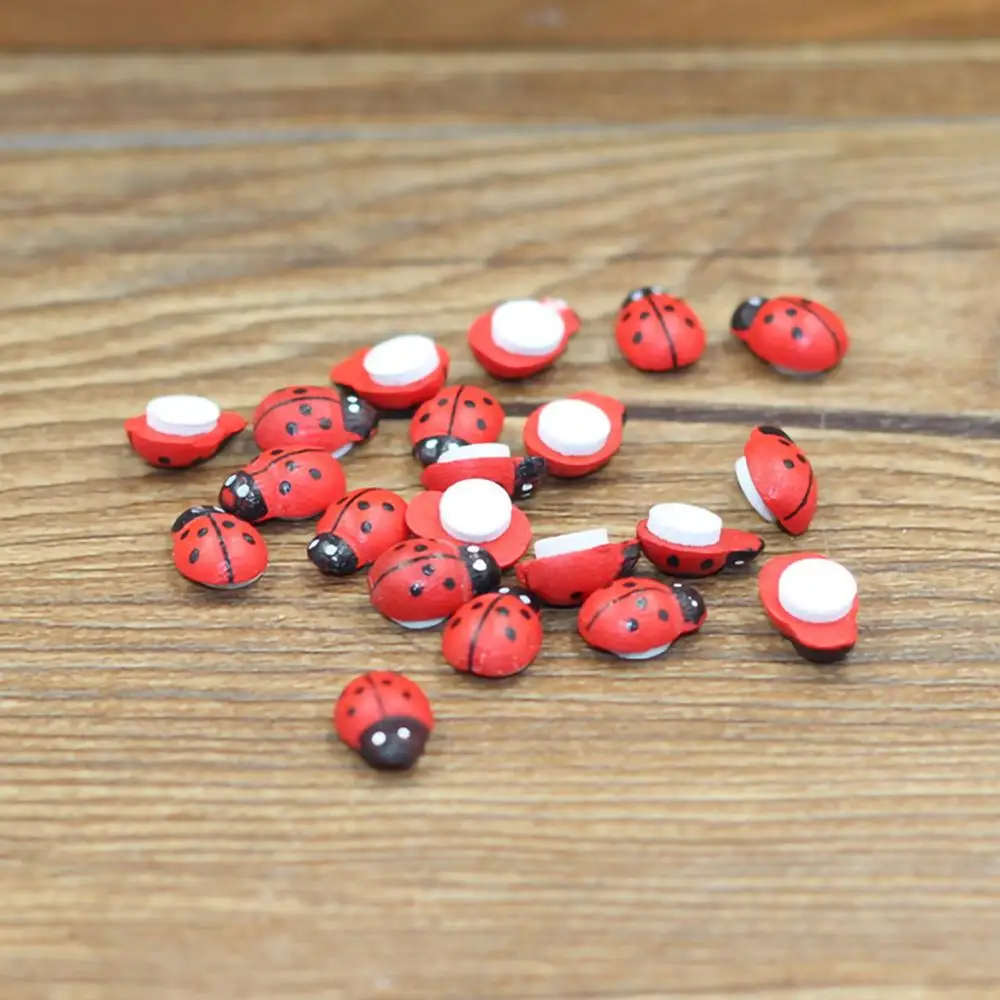 

100pcs Artificial Wooden Beetle Cartoon Mini Seven Star Ladybug Moss Micro Landscape Art Decoration DIY Garden Plant Decoration