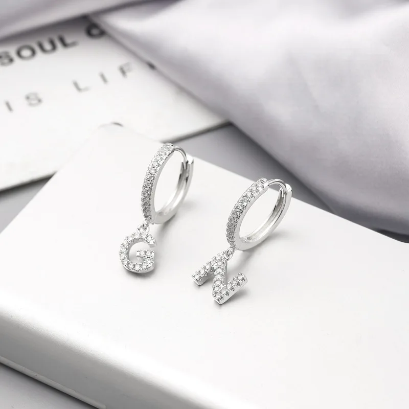 Женские серьги-гвоздики с надписью серебристого цвета | Украшения и аксессуары