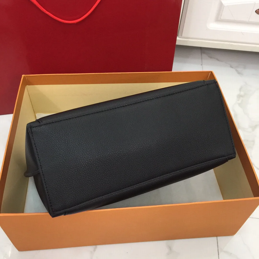 

Men Hand Made Retro Real Leather Chest Bag Famous Brand Casual Cowhide Shoulder Messenger Bag Business Black Crossbody Bag