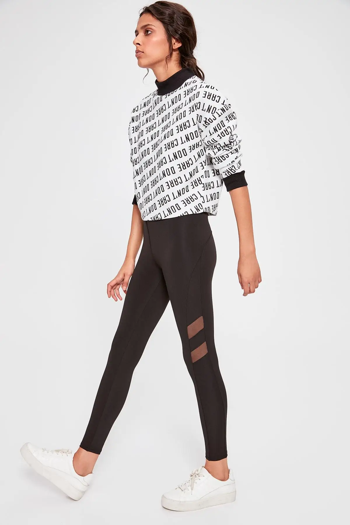 Trendyol черные фатиновые детальные трикотажные леггинсы TWOAW20TA0023