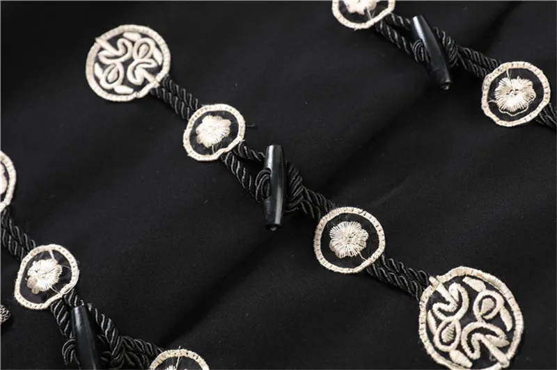 Женская винтажная куртка черная двубортная с вышивкой верхняя одежда для зимы 2019