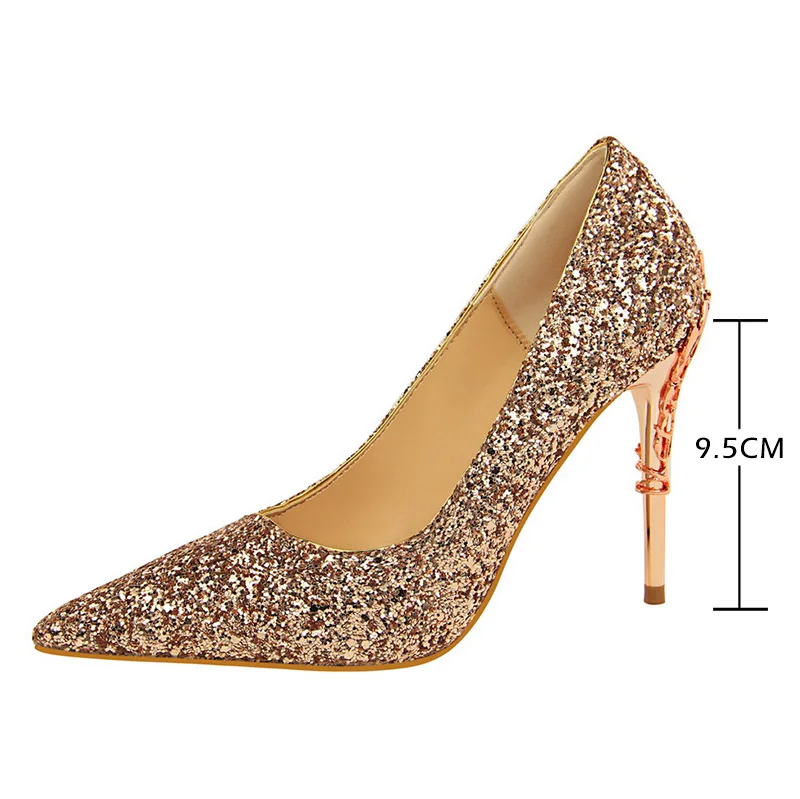 Весенние женские туфли-лодочки на каблуке Туфли металлическом с резным узором