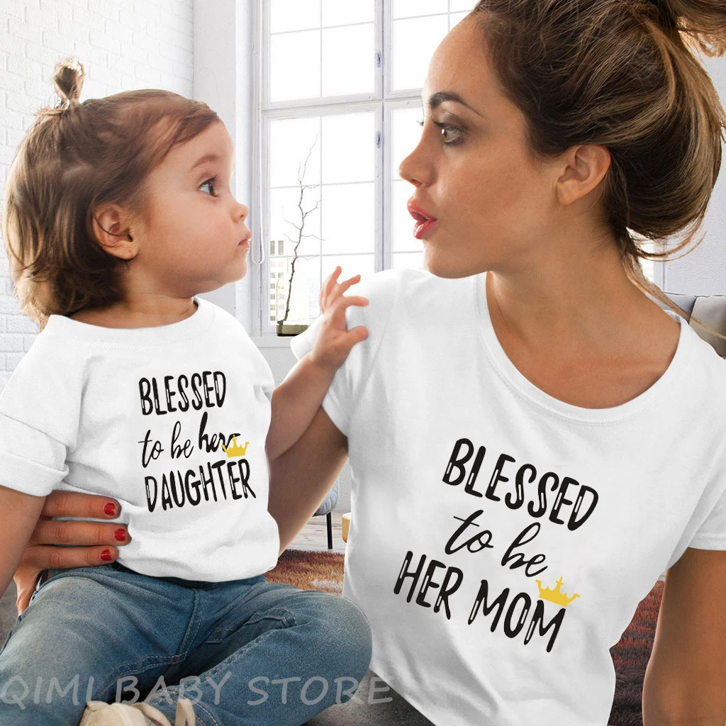 С принтом Blessed To Be Her одежда для мамы и дочки Семейные комплекты с Одинаковая