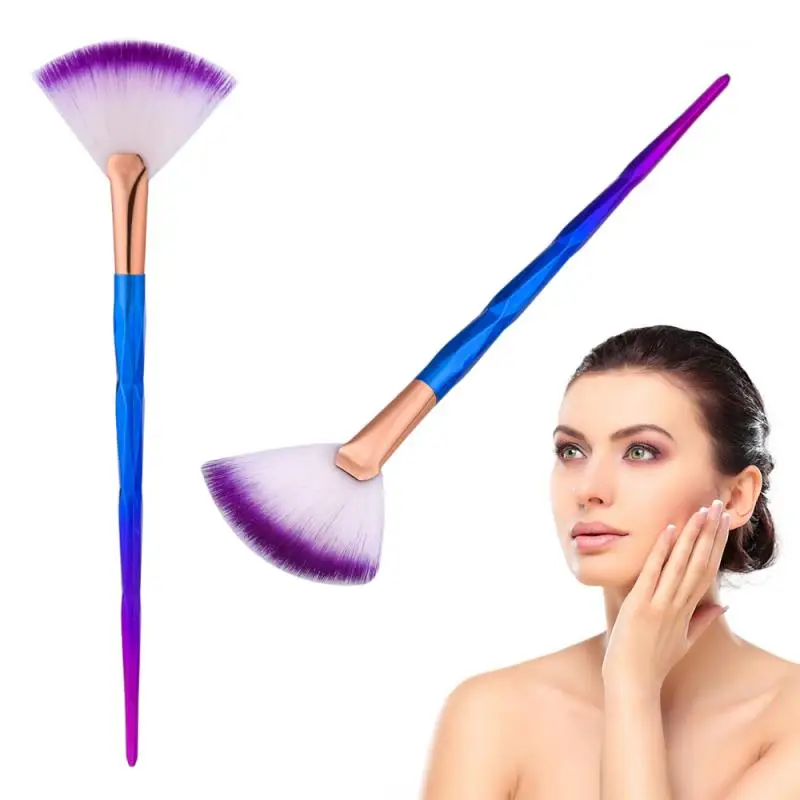 

1 Pcs Makeup Brush Soft Smooth Brush Hair Portable Rainbow Handle Blush Powder Foundation Nylon Hair Fan Makeup Brush