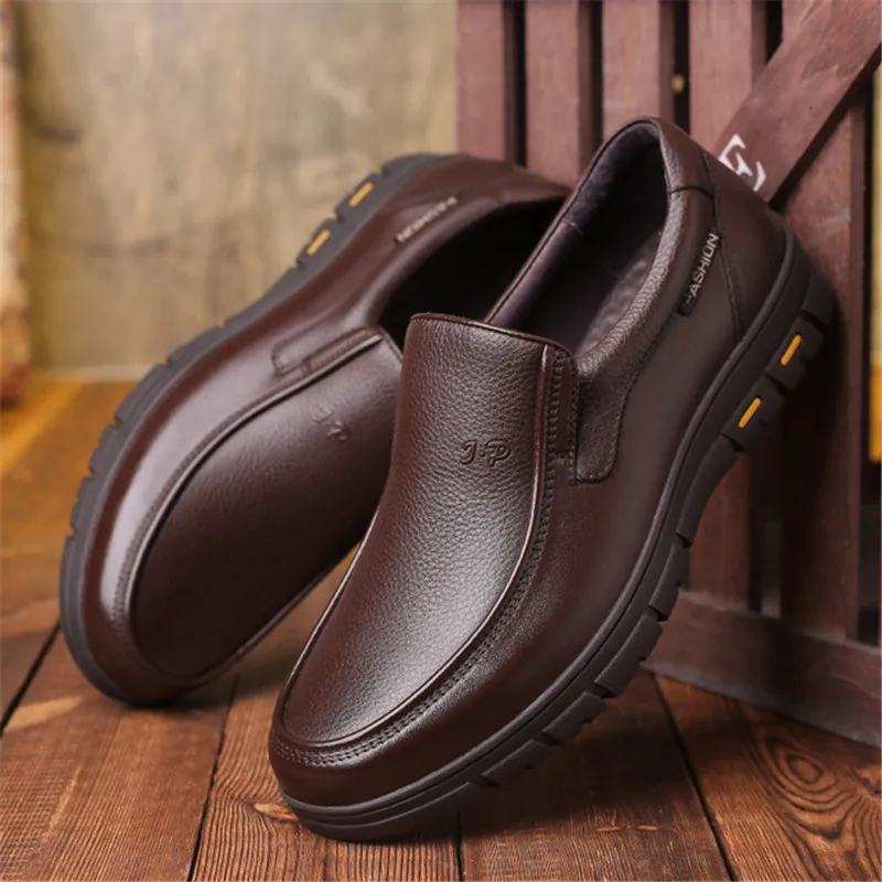 

2020 New High Quality Soft Cow Leather Men's Shoes Man Brown Business Dress Shoes Classic Round toe Moccasins Zapatos Hombre