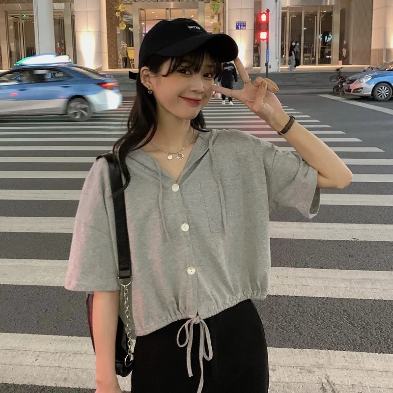 

Женская однобортная футболка с капюшоном, свободная повседневная футболка с карманами и коротким рукавом, в стиле мори, 3 цвета, лето 2021