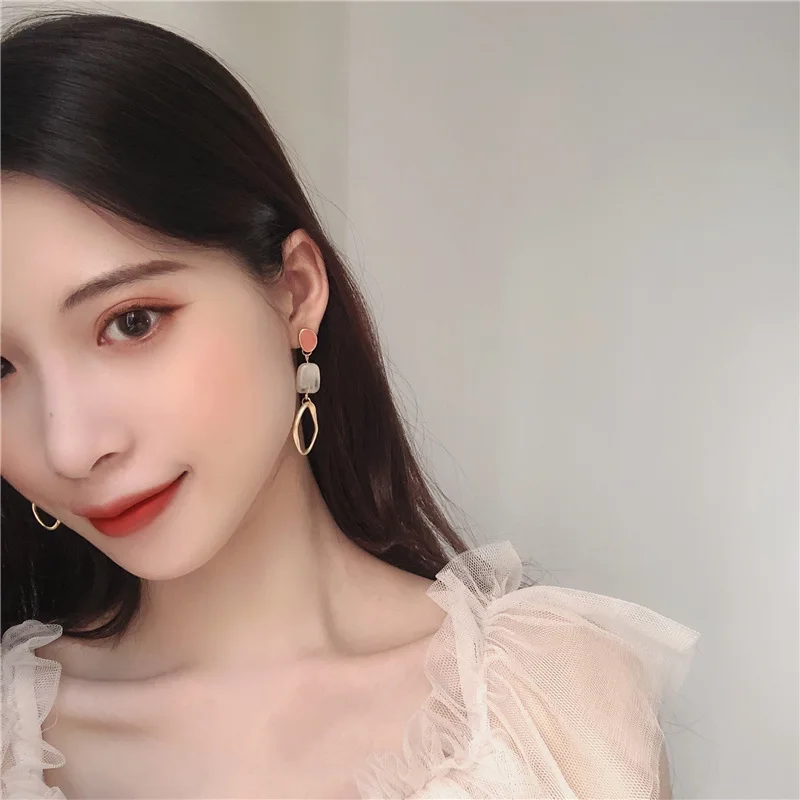 Ретро мода веб знаменитости серьги темпераментные контракт характер текстура