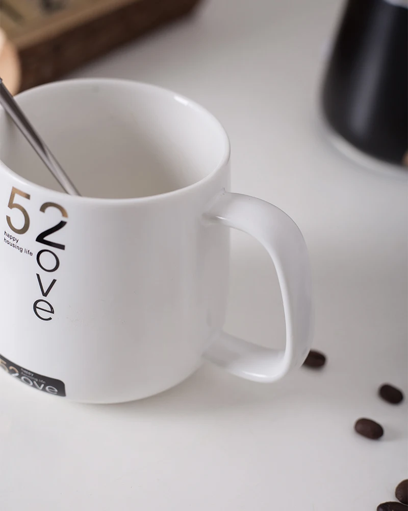 

Fashion Water Cup New Creative Gold Drawing with Cup Lid Couples Home Office Gift with Box