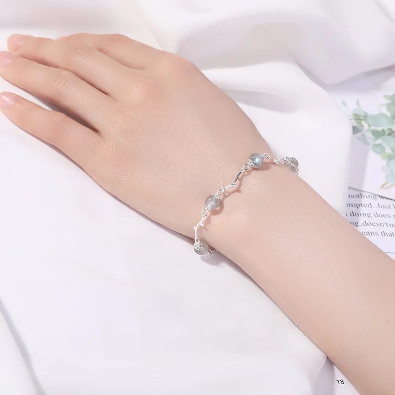 Женское ювелирное изделие из серебра 925 пробы с натуральным кварцем и лунным