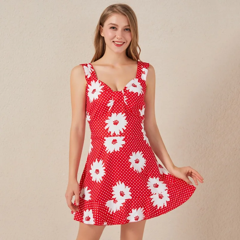 Летнее женское платье с v-образным вырезом и цветочным принтом оборками