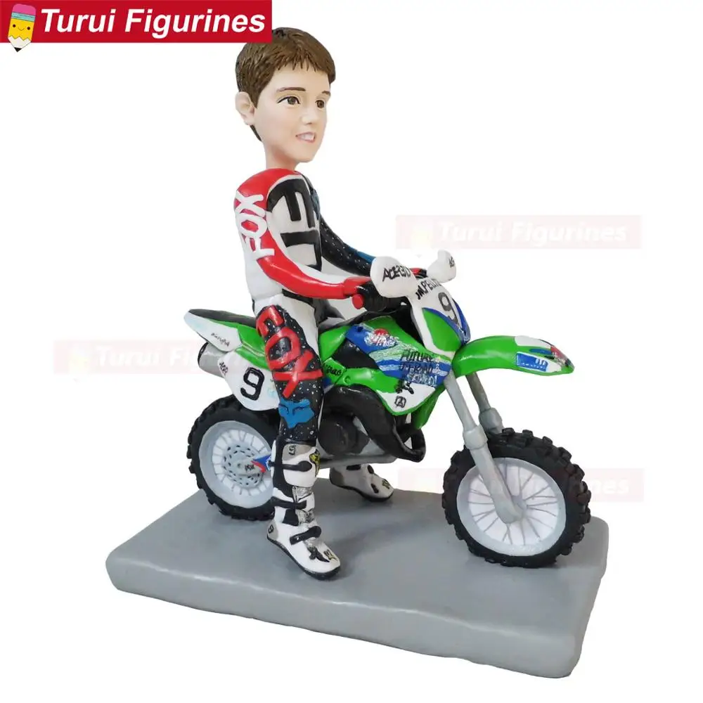 Мальчик с мотоциклом езда мотоцикл bobblehead куклы персонализированные скульптуры