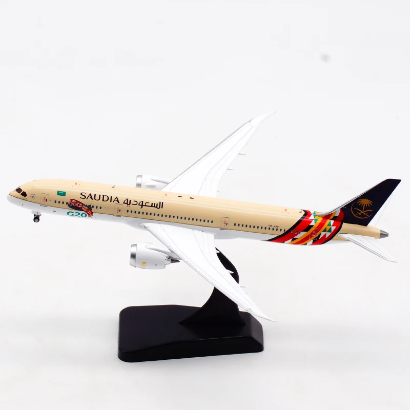 

Модель самолета JC Крылья 1:400, кукла Саудовской Аравии B787- 9 Hz - ARF G20
