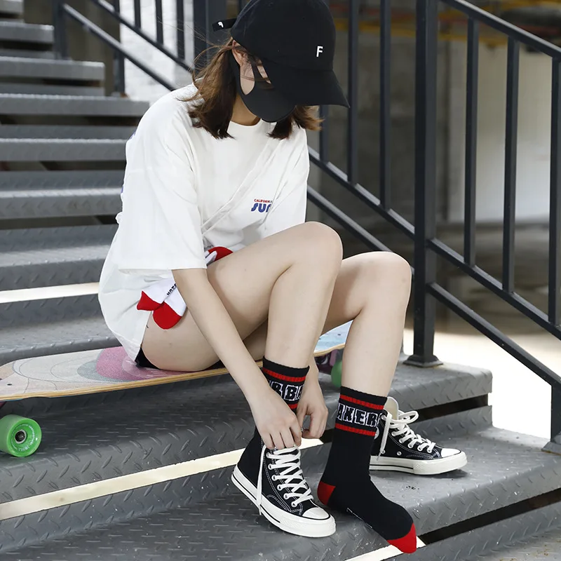 

South Korea Autumn and Winter Ulzzang Harajuku Skateboarding Couple Men's and Women's Striped Terry Stockings Zichao Socks