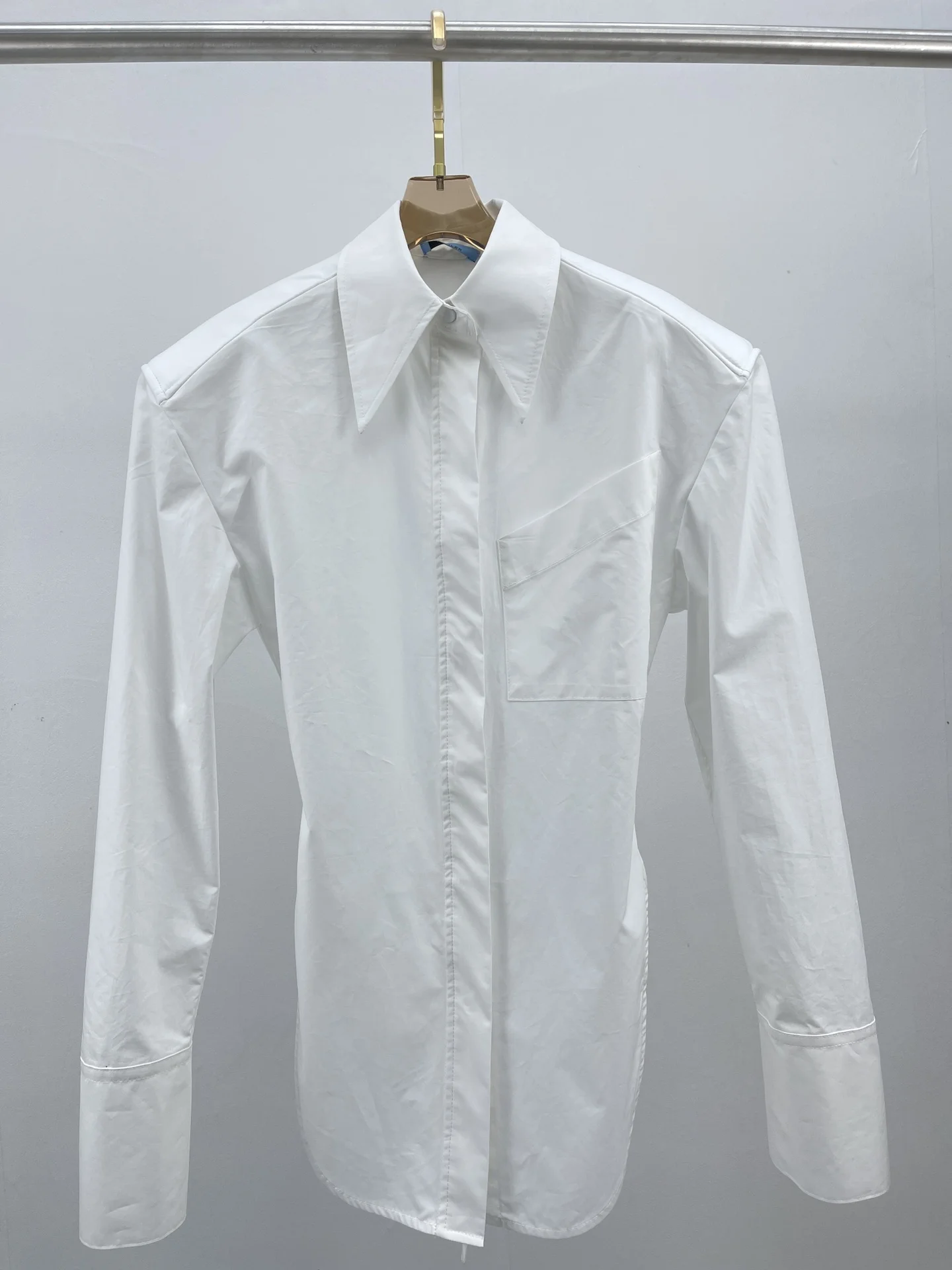 

Новинка 2021, женская модная пикантная Повседневная Однотонная рубашка с длинными рукавами и лямкой на шее на спине, 0612