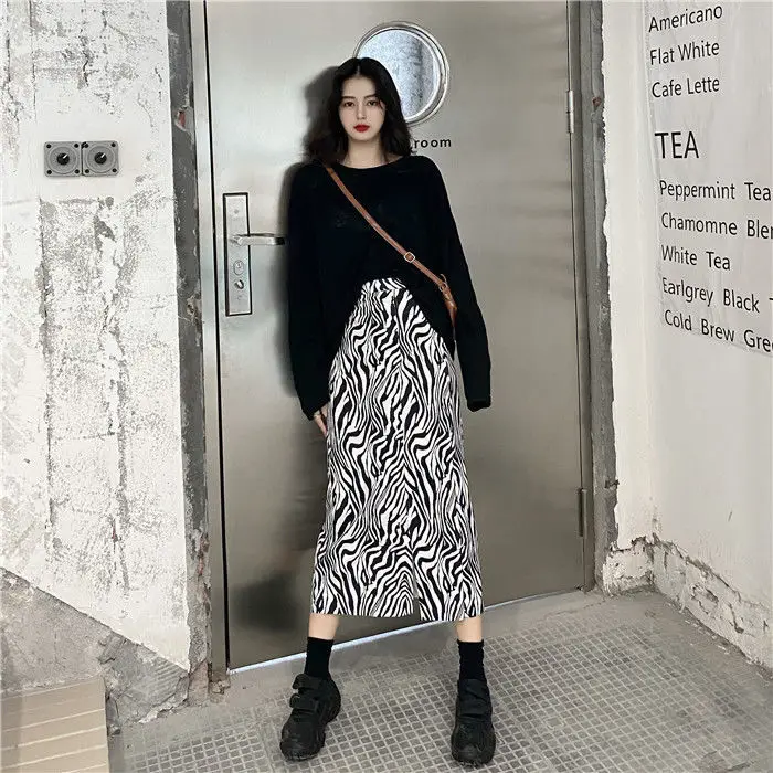 Юбка женская трапециевидная с завышенной талией и разрезом на осень зиму |