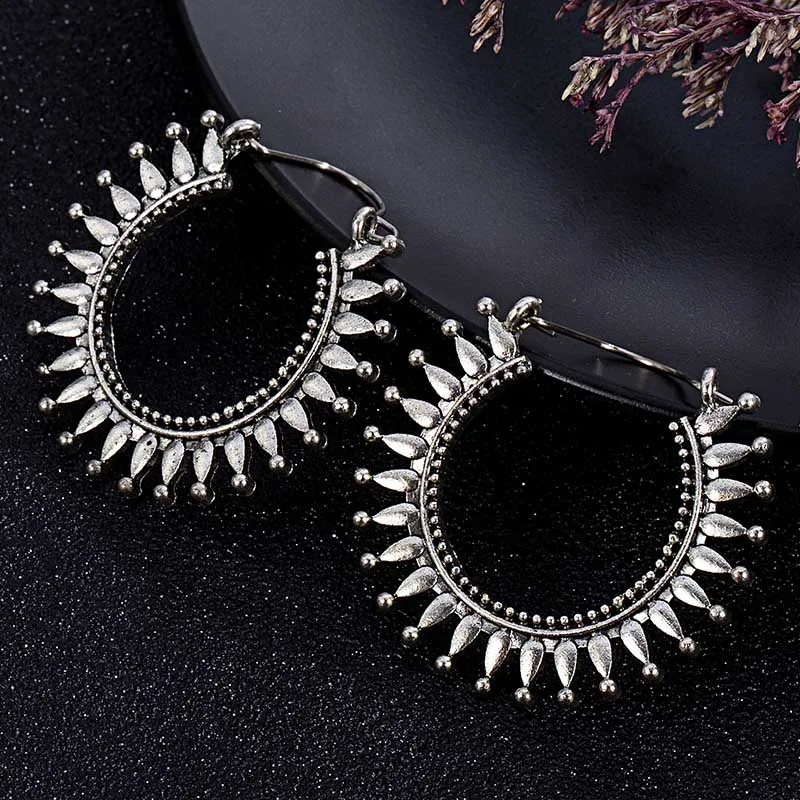 Silver Индийские племенные латунные серьги, висячие серьги-капельки, украшенные цветами вихревые «цыганские» серьги для женщин, богемные Винтажные серьги EAR00C07B - Окраска металла: Silver