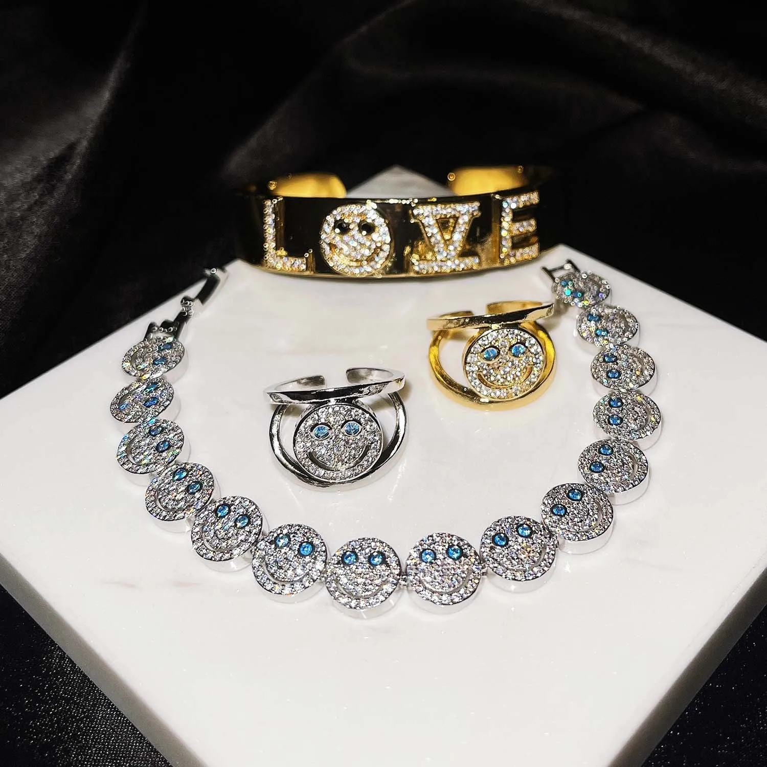 Модные корейские браслеты Foydjew с улыбающимся лицом, цельные циркониевые кольца, персонализированные браслеты с любовным сердцем, ювелирные наборы для женщин