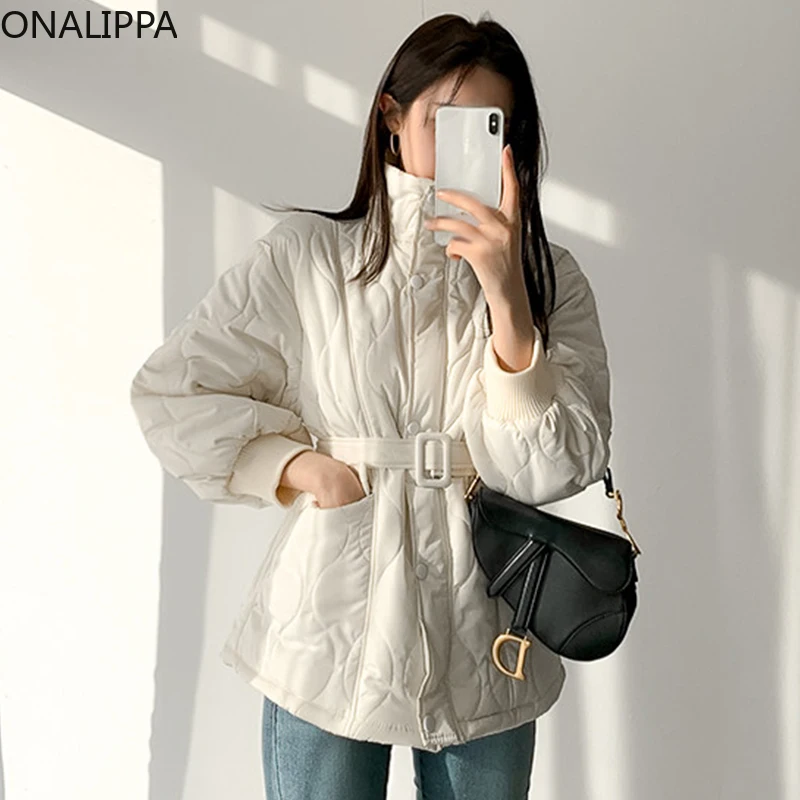 

ONALIPPA 2021 зимняя Корейская шикарная винтажная рельефная однобортная с воротником-стойкой и поясом тонкая Толстая теплая хлопковая куртка