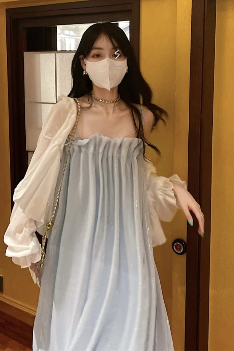 Сказочное платье с вертикальными полосками блестящее женское на бретелях |