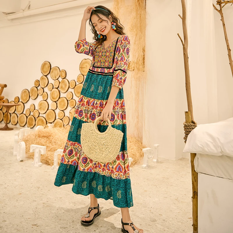 

Video scene shooting trill web celebrity Bohemia folk embroidery printing posed seven dress sleeve dress