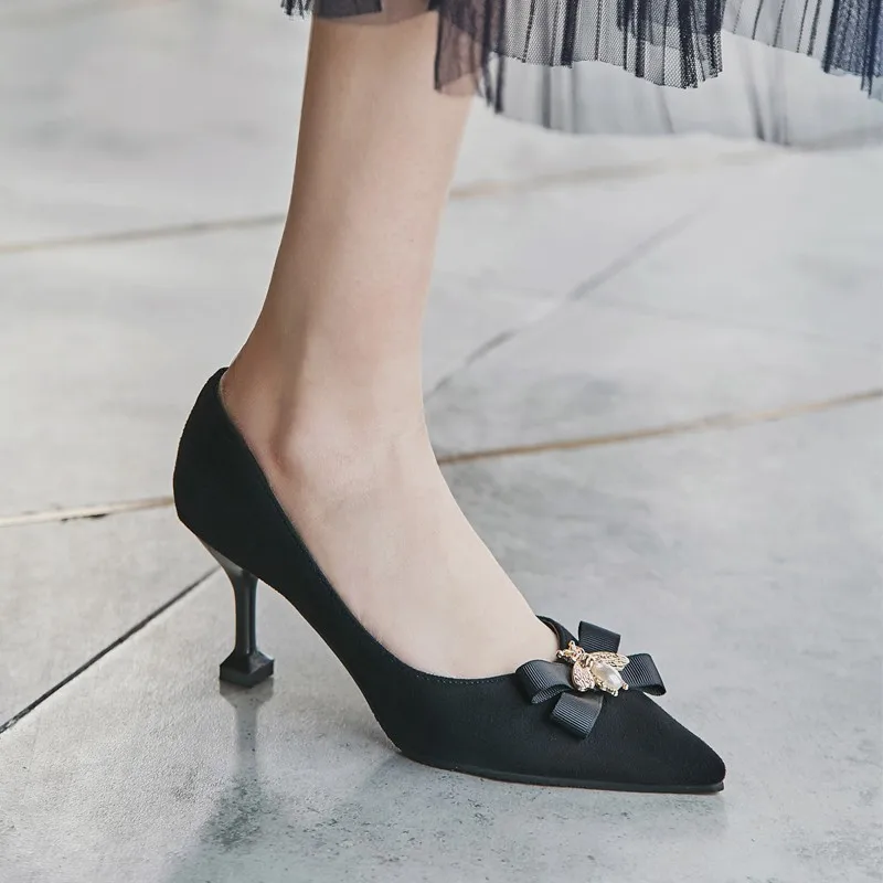 

Женские вечерние туфли-лодочки, замшевые туфли с острым носком, украшенные бантом в виде пчелы, весна 2022
